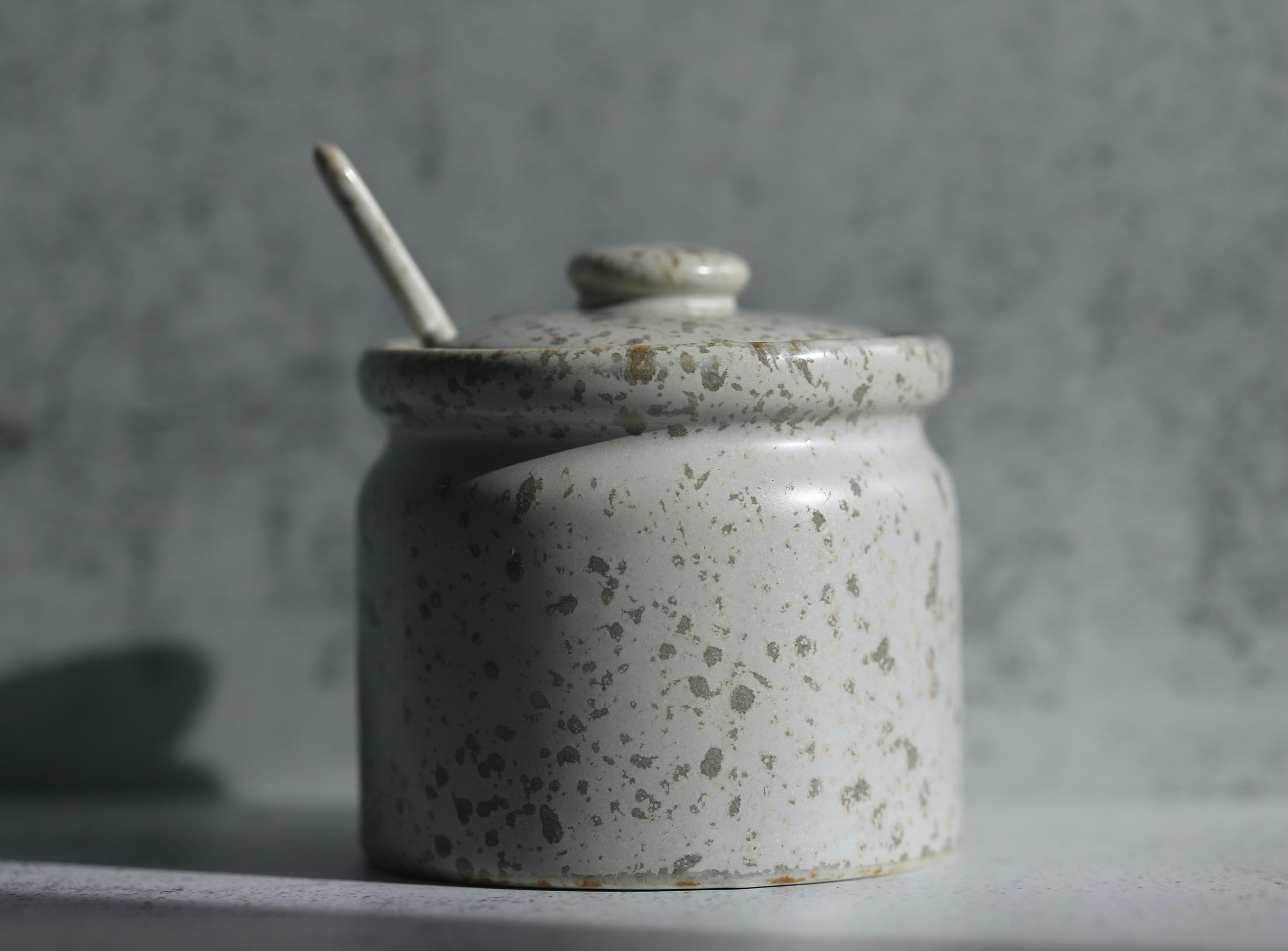 Creative Embossed Glass Spice Jar with Lid Spoon Peppercumin Box Kitchen  Salt Sugar Jar Food Grain Storage Kitchen Utensils New
