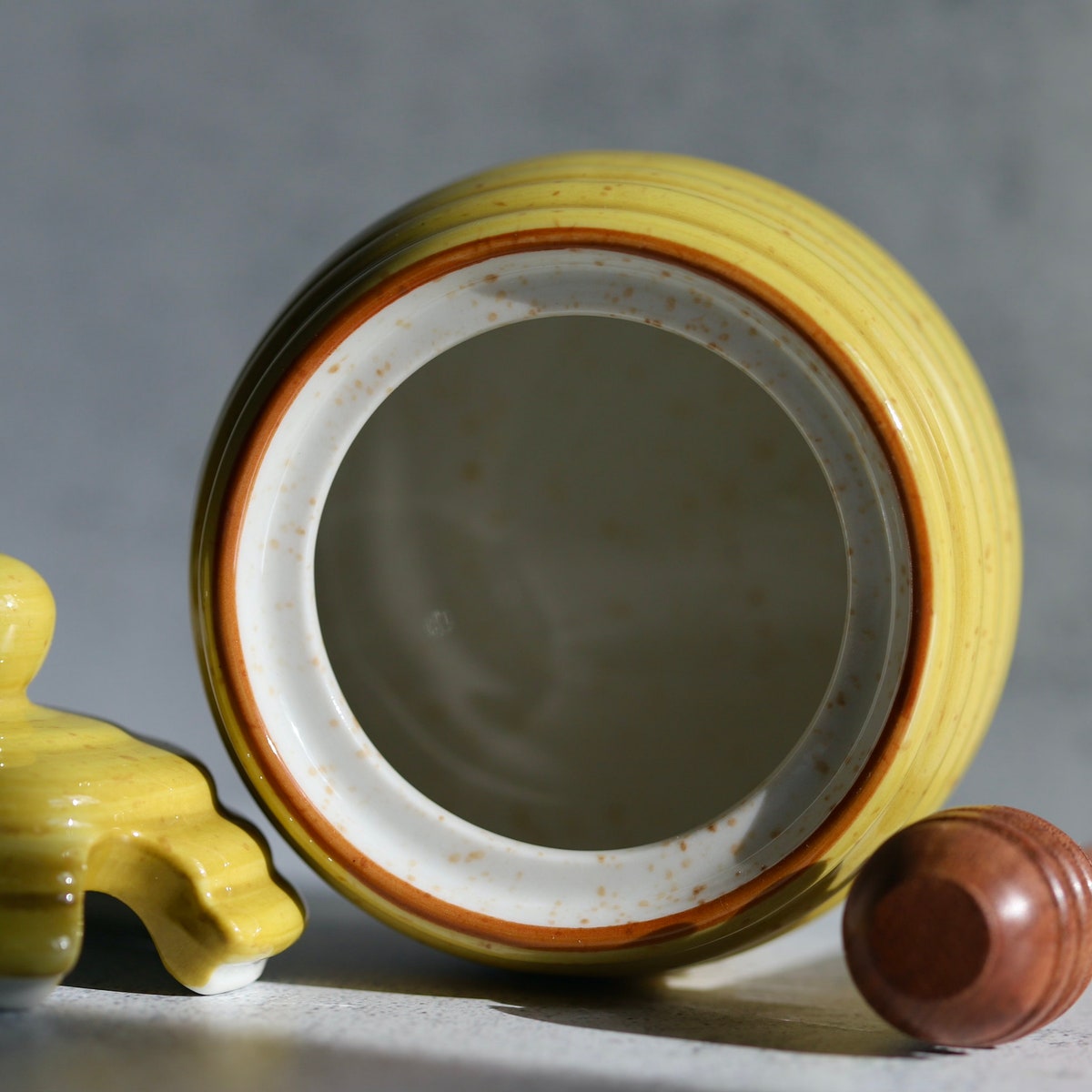 Ceramic Glazed Honey Pot Jar With Acacia Wood Dipper