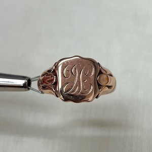 Antique 9ct Rose Gold Engraved Shield Signet Ring, Hallmark Birmingham 1919