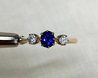 Vintage-Trilogie-Ring aus 18 Karat Gold mit Saphir und Diamant