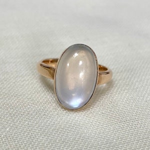 Vintage Oval Moonstone 9ct Gold Ring