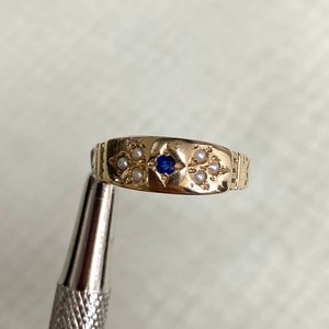 Vintage 9ct Gold Sapphire & Seed Pearl Ring, Hallmarked London 1975