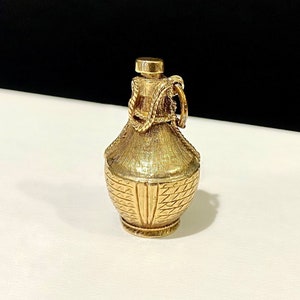 Vintage 9 Karat Gold Karaffe Weinflasche Charm, schwerer Vintage Gold Charm, Vintage 1960er Jahre Charm