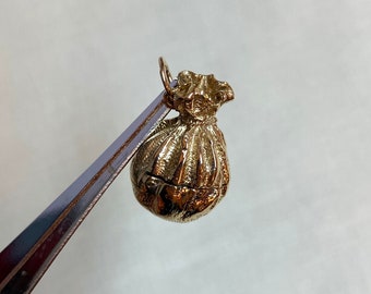 9 Karat Gold Taschenanhänger mit Münzen im Inneren