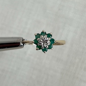 Vintage 1980s Emerald & Diamond Flower Cluster Ring in 9ct Yellow Gold
