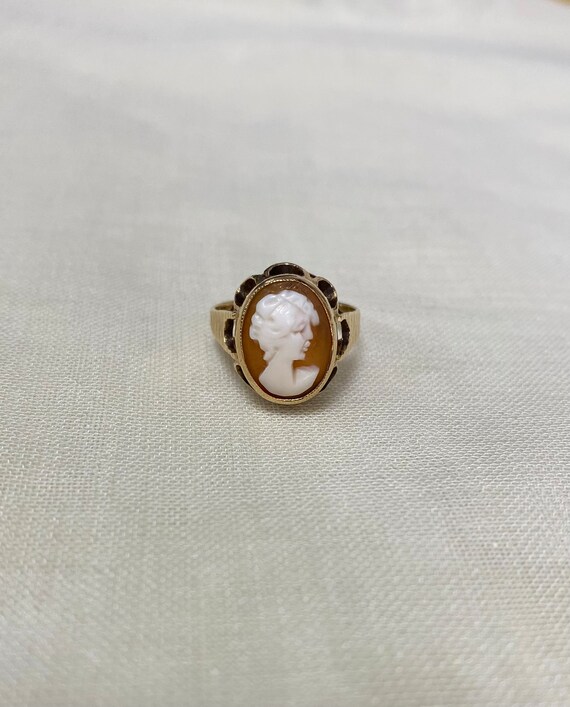 Vintage 9ct Yellow Gold Lady Cameo Ring - image 6