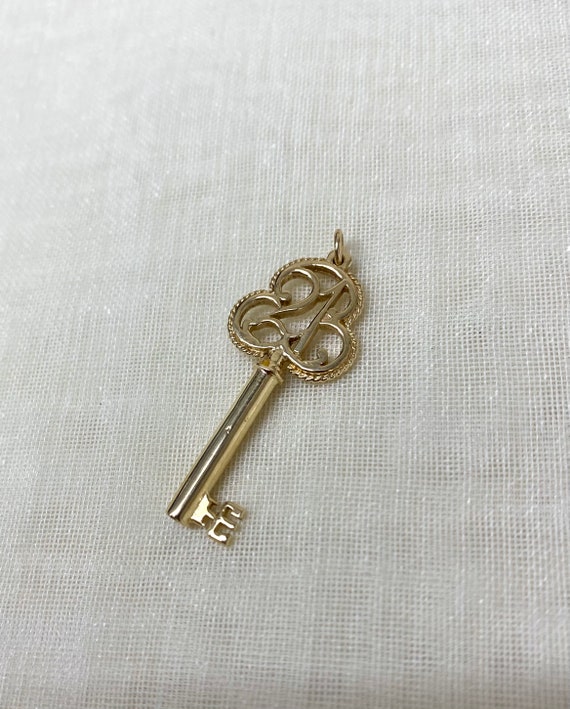 9ct Yellow Gold 21 Key Pendant - image 2