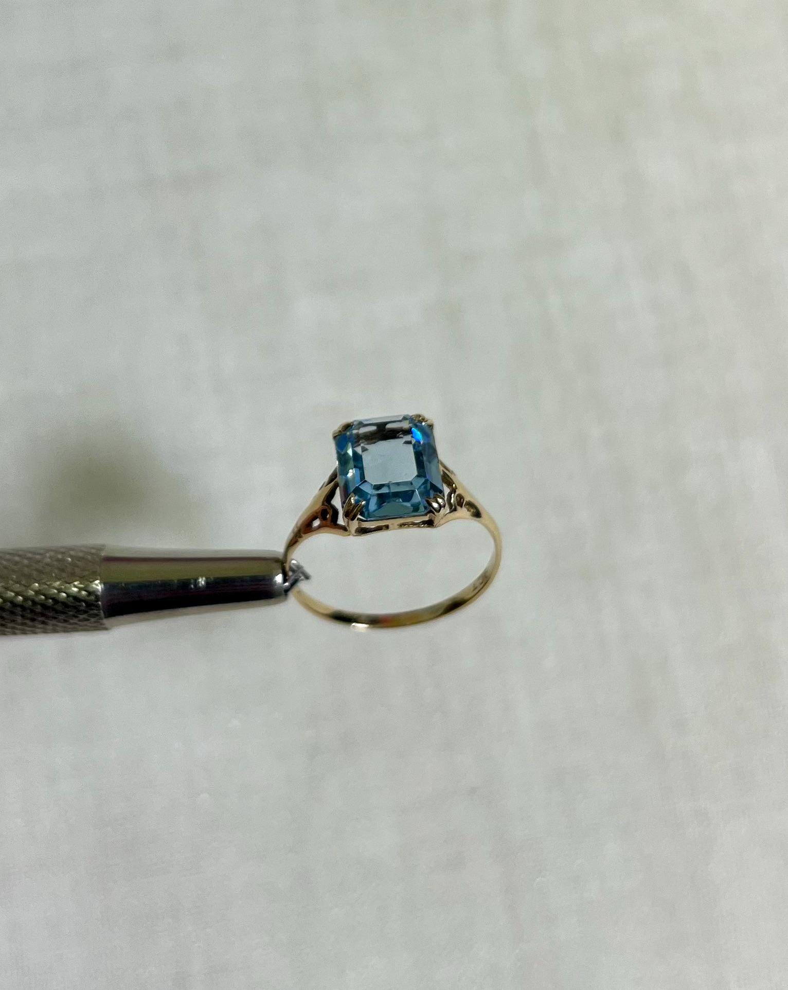 Bague Or 9 Carats Avec Pierre Bleue Claire Taille M (52) - Occasion, Style Vintage