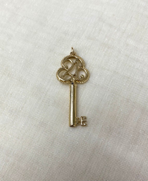 9ct Yellow Gold 21 Key Pendant