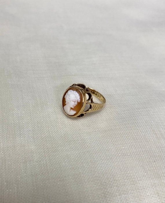 Vintage 9ct Yellow Gold Lady Cameo Ring - image 7