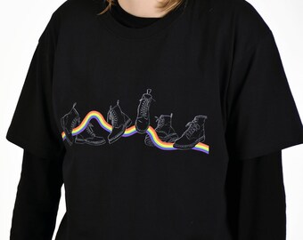 Rainbow pride boots T-shirt - Black - Ash
