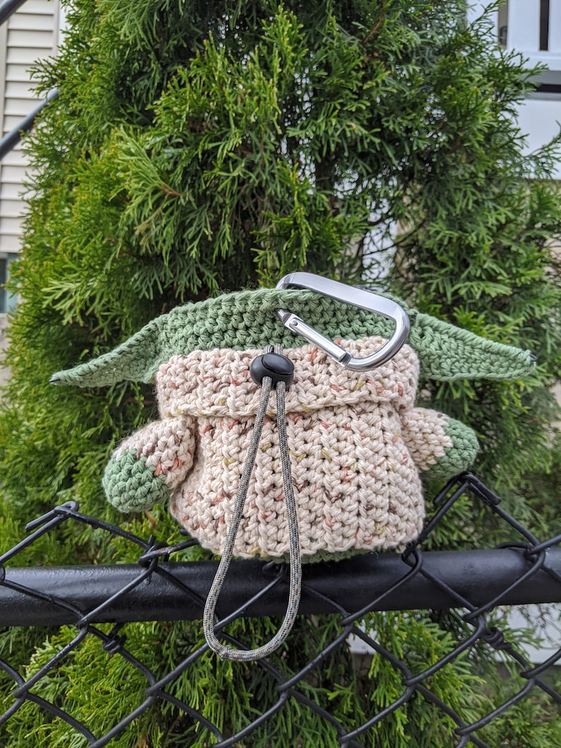 Baby Yoda Grogu Chalk Bag PDF Intermediate Crochet Pattern image 2