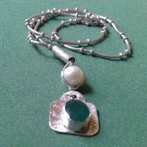 Emerald Silver Necklace, Sophisticated Argentum Necklace - Chain Jewelry for Her, Wife | Anniversary & Birthday Gifts, Pearl Emerald Silver
