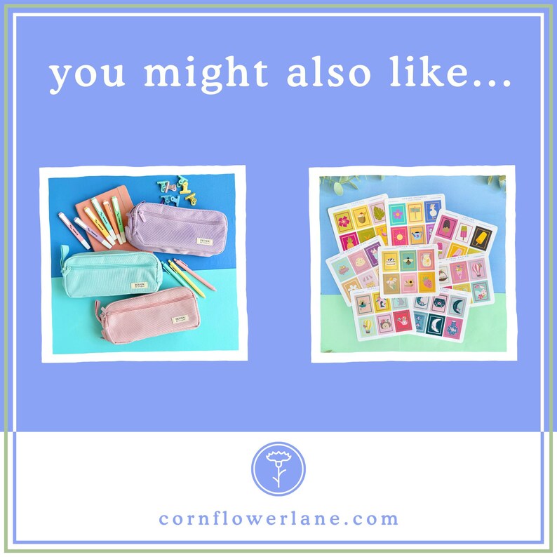 Puede incluir: Un gr&aacute;fico digital con el texto you might also like... y cornflowerlane.com. El panel izquierdo muestra tres estuches rectangulares en azul claro, rosa y morado con bol&iacute;grafos. El panel derecho muestra varias hojas de pegatinas de colores.