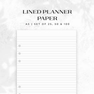 Può includere: Carta bianca per planner a righe con il testo "LINED PLANNER PAPER" e "A5 | SET OF 25, 50 & 100". La carta presenta linee orizzontali e fori preforati per la rilegatura. Lo sfondo è un grigio chiaro strutturato.