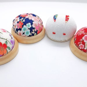 Cute Japanese Kimono Floral Print Needle Cushion, Needle Pin Wrist Strap, Wrist Pin Cushion, Needle Organizer, Original Needle Pad