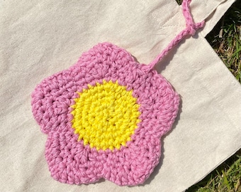 Crochet Flower Bag Charm (can be use as a pouch!) 🌸  DIY Pretty Flower  Pouch for Small Essentials 🌸 