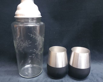 Large Vintage Etched Glass Cocktail Shaker Art Deco Floral & Leaves Pattern