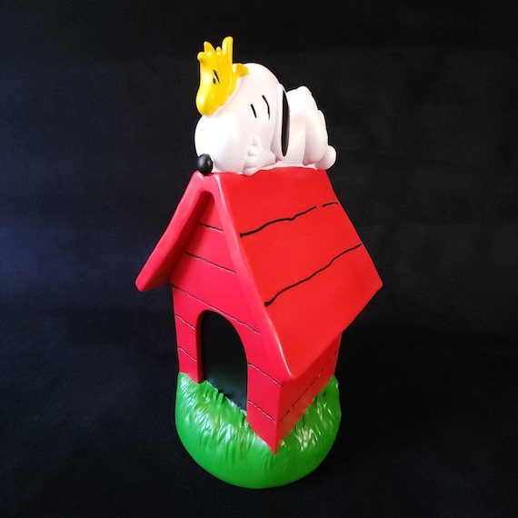 Peanuts Snoopy and Woodstock on Doghouse 12″ Tall Garden  Peanuts : Snoopy’s dog house with Woodstock and Snoopy , Garden statue main image 0