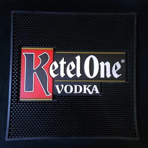 Alfombrilla de goma grande negra para barra de servicio de Ketel One, área de espera, para derrames.
