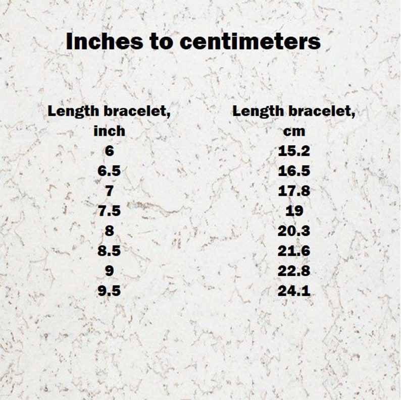 Op de afbeelding: Een conversietabel getiteld Inches to centimeters voor armbandlengtes. De linkerkolom toont waarden van 6 tot 9,5 inch en de rechterkolom geeft de bijbehorende metrische equivalenten van 15,2 tot 24,1 cm weer.