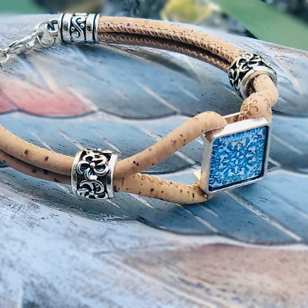 Natural and Eco-Friendly Bracelet with Portuguese Square Tile! Great gift! Send to a friend!