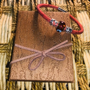 Natural Cork Bracelet with Evil Eye Charm and a Magnetic Lock.  Great Valentines Gift! send to friend!