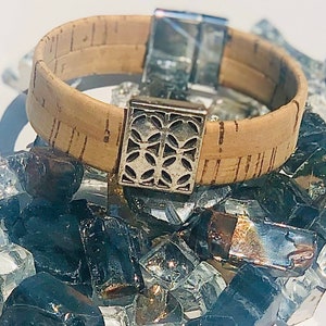 Men&#39;s  Natural Cork Bracelet  with  Flat silver color bead and Magnetic Clasp.  Great Valentines Gift!, send to friend!