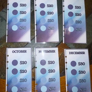 Puede incluir: Seis tarjetas verticales con encabezados de calendario mensual, de julio a diciembre. Cada tarjeta tiene un fondo degradado con cuatro círculos en diferentes tonos de azul y gris. Cada círculo tiene un precio indicado al lado, 20 € o 30 €.