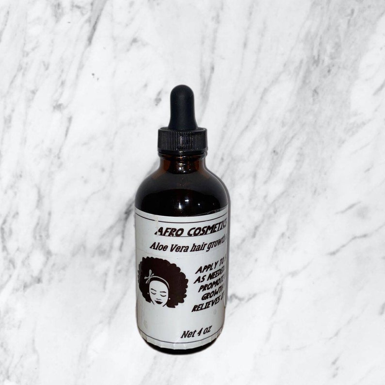 Puede incluir: Una botella de vidrio marr&oacute;n con un gotero y una etiqueta blanca que dice "AFRO COSMETICS Aloe Vera hair growth APPLY TO AS NEEDED PROMOTES GROWTH RELIEVES" y "Net 4 oz".