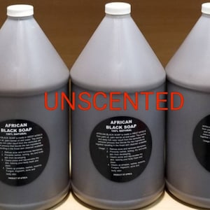 以下が含まれることがあります： 無香料のアフリカ産ブラックソープ、100％天然の1ガロン入りプラスチックボトル3本。ボトルには製品名と成分が記載されています。この石鹸は、西アフリカでパーム油、黒灰、その他の天然成分から作られています。