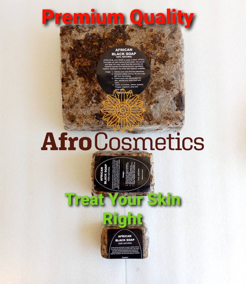 Puede incluir: Tres barras de jab&oacute;n negro africano, 100% natural, en diferentes tama&ntilde;os. La barra m&aacute;s grande est&aacute; envuelta en pl&aacute;stico y tiene una etiqueta que dice "Jab&oacute;n negro africano 100% natural". La etiqueta enumera los beneficios del jab&oacute;n, incluyendo la limpieza, la exfoliaci&oacute;n y el tratamiento de las afecciones de la piel. El jab&oacute;n se elabora en &Aacute;frica Occidental a partir de aceite de palma, pl&aacute;tano y manteca de karit&eacute;. El texto "Calidad superior" est&aacute; en la parte superior de la imagen, y el texto "Afro Cosmetics" est&aacute; debajo de la barra de jab&oacute;n m&aacute;s grande. El texto "Trata tu piel correctamente" est&aacute; debajo de la barra de jab&oacute;n del medio.