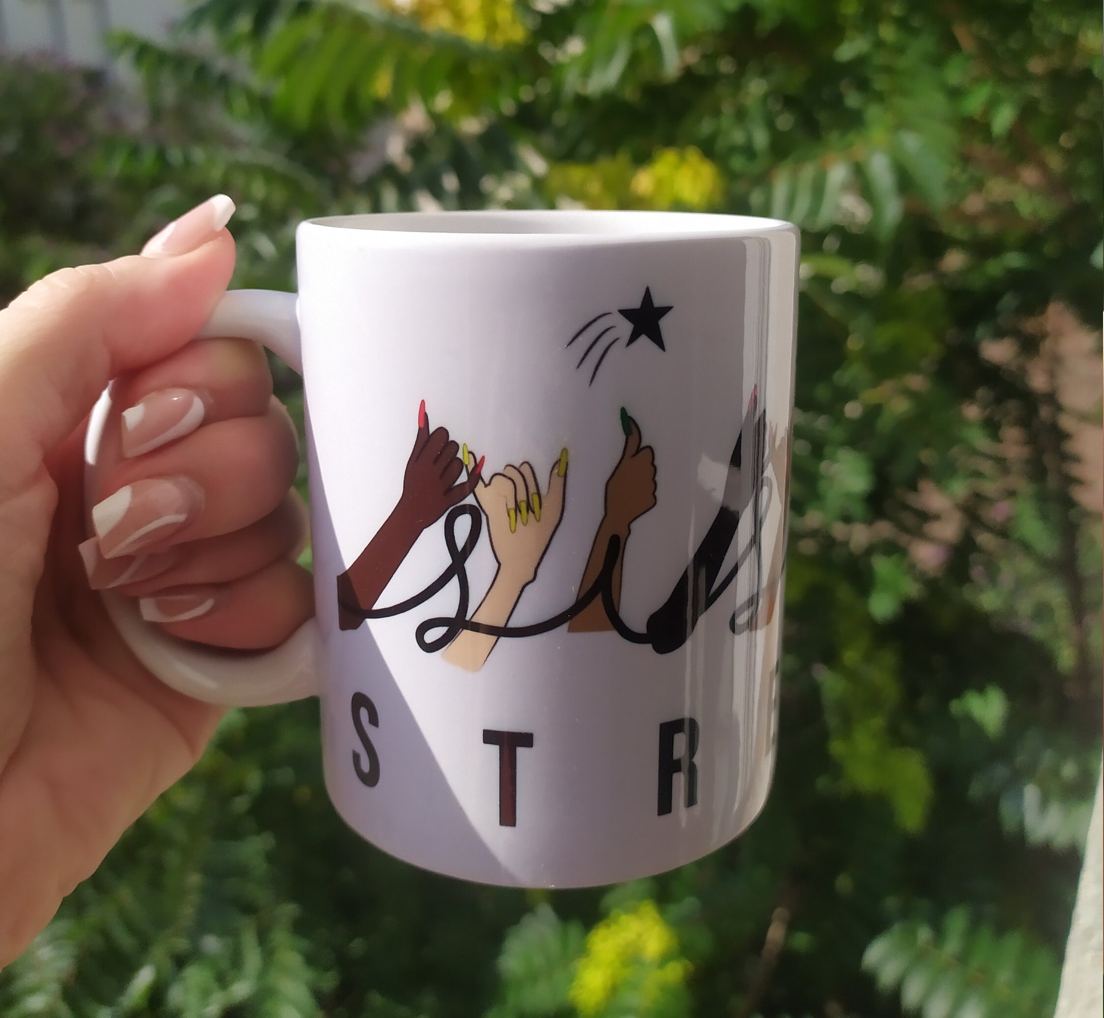 Tasse à Offrir Une Amie ou Soeur Blanche en Céramique Illustrée Sisters Strength