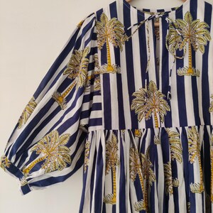 Midikleid, Minikleid, Streifenpalme lang, Blockprint-Kleid, tiefer Ausschnitt mit Stringverschluss