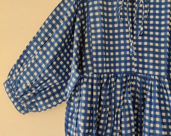 Midi Kleid, Mini Kleid, Karo langes Kleid mit Block Print, tiefer Ausschnitt mit String Verschluss