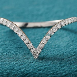 Chevron Ring / V Shaped Moissanite Ring /Curved Band / Stacking Nesting Band / V Shaped Ring / Perfect Matching Band / 14k Gold Chevron Band