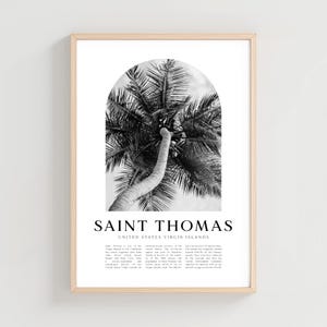Puede incluir: Impresión enmarcada en blanco y negro con una palmera bajo un arco. El texto "Saint Thomas, United States Virgin Islands" se muestra debajo de la imagen, junto con texto adicional que describe la isla.