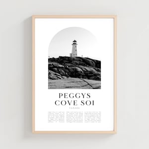Può includere: Stampa incorniciata in bianco e nero di Peggy's Cove, Canada, con un faro su terreno roccioso. L'immagine è su sfondo bianco, con il testo "Peggy's Cove Soi Canada" in basso.