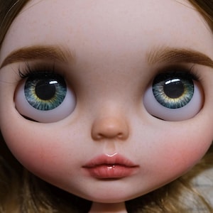 Blythe doll en verre avec effet scintillant J J9
