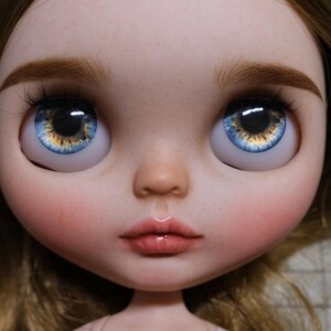 Blythe doll en verre avec effet scintillant J J10