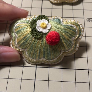 mother‘s day gift handmade embroiled seashell shape badge brooch