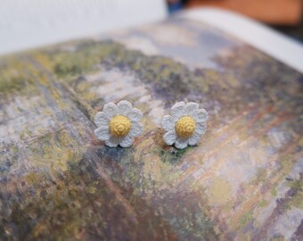 Daisy handmade crochet studs earrings