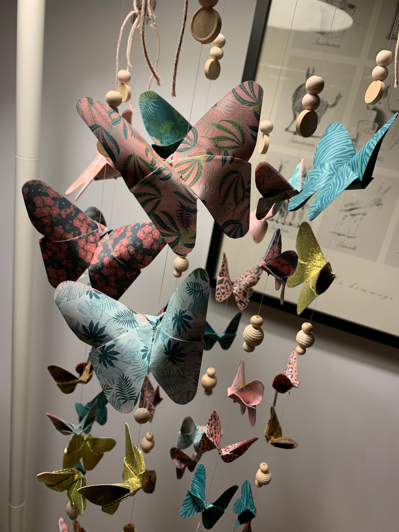 Mobile origamis 35 pliages avec perles et Bois naturel. Etsy