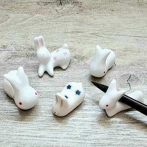 Hopping Rabbit Bunny Brush Rest - Rabbit Figurine - Calligraphy Holder - Paint Brush Rest - Brush Support - Gift for Artist