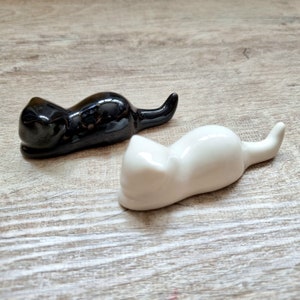 Descanso de pincel de acuarela de gato blanco y negro / Descanso y soporte de palillo / Estatuilla de gato / Descanso de pincel de caligrafía / Descanso de pincel de maquillaje /