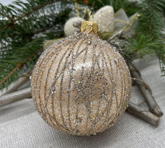 Handgefertigte Beige Glas Christbaumkugel – Elegantes Weihnachtsdekor 2025 – Luxus Urlaub Baumschmuck – Vintage Stil Kugel
