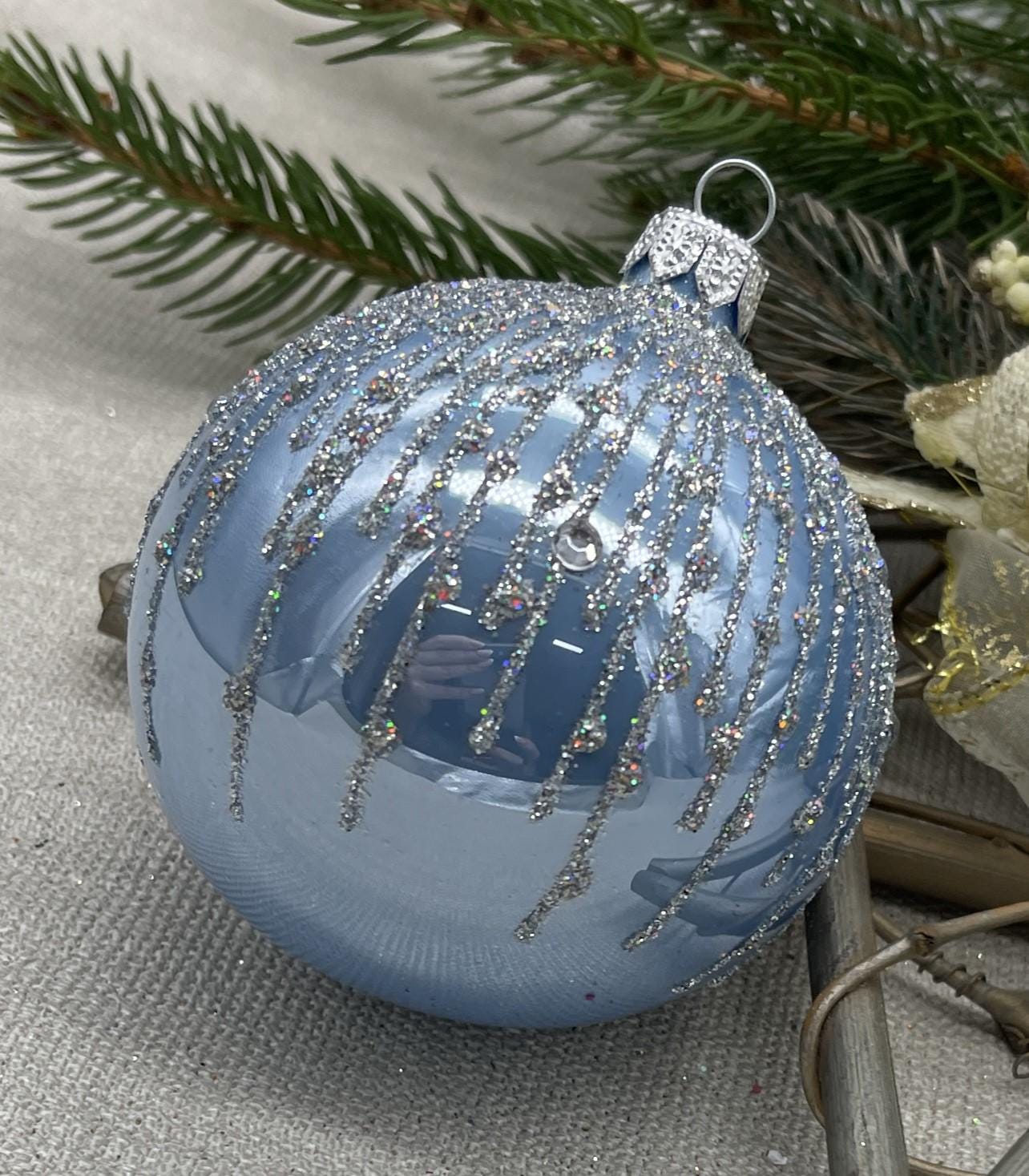 Adorno navideño de vidrio azul hecho a mano: elegante decoración navideña  2025, adorno de lujo para árbol de Navidad, bola de estilo vintage. - Etsy  México, image size:1284x1467