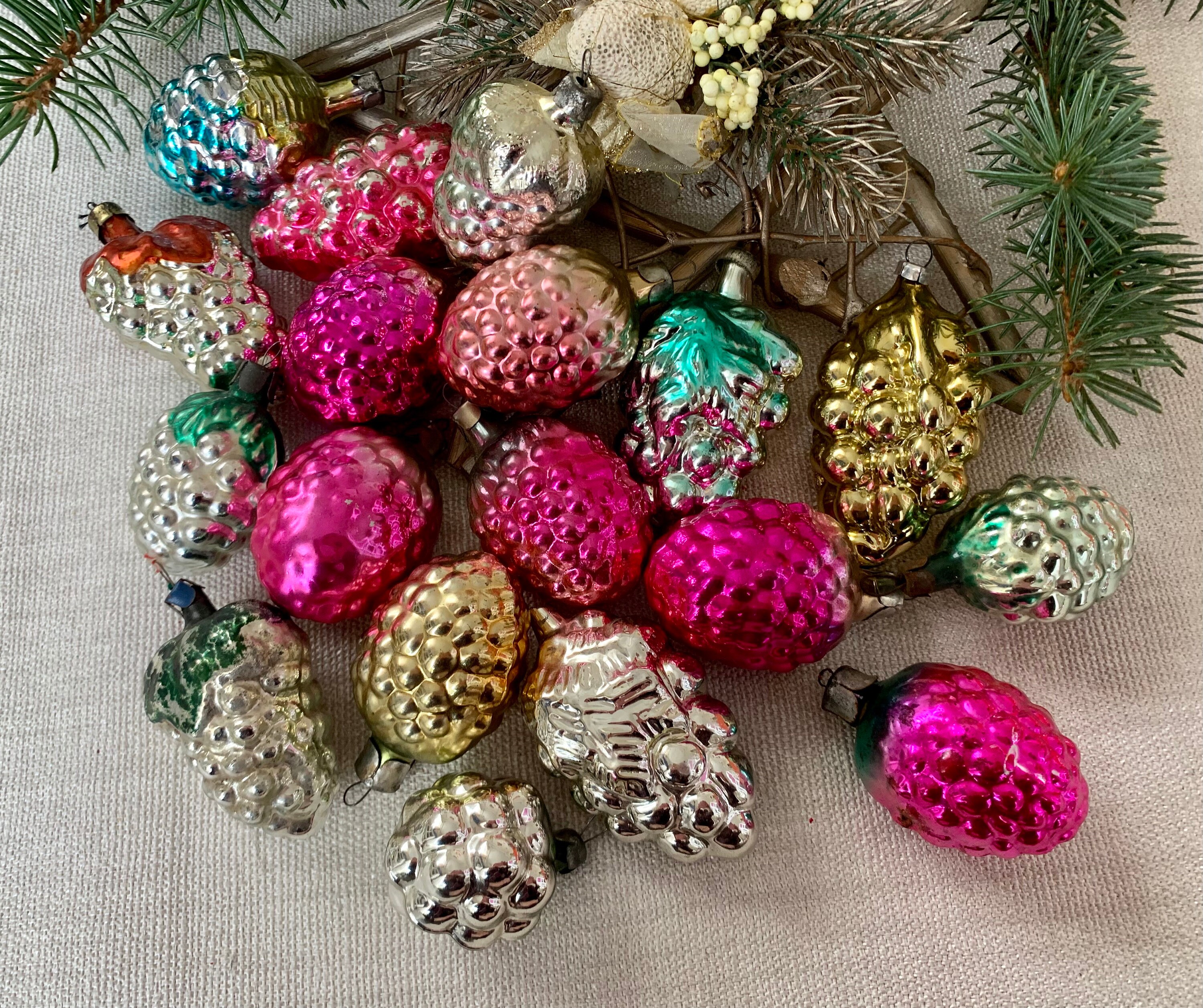 Graipe Collection Christmas Ornaments, 20 Vintage Christmas Glass Graipe Collection Christmas Ornaments, 20 Vintage Christmas Glass