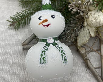 Snowman Christmas glass ornament, family christmas ornament, friend christmas gift, new home christmas ornament 2025 - Festive Holiday Decor