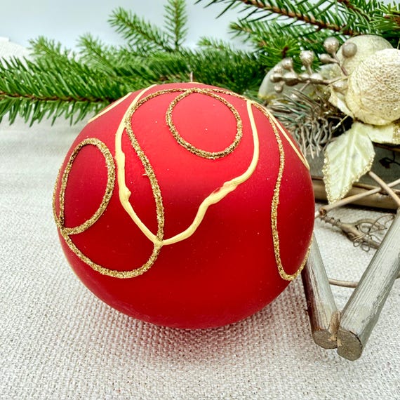 Roter Glas-Christbaumschmuck – handgefertigte gestreifte Kugel – eleganter Baumschmuck – moderne Weihnachtsdeko